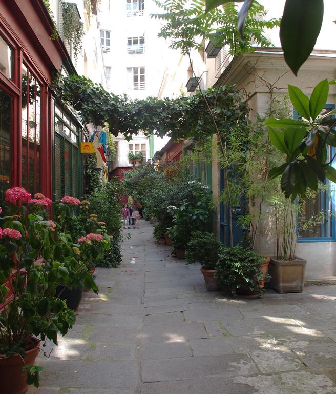 Petit Paris - Oasis In Marais Apartment ภายนอก รูปภาพ